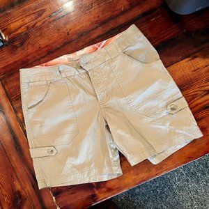 Columbia Women's shorts plaid waistband and 5 inch inseam length